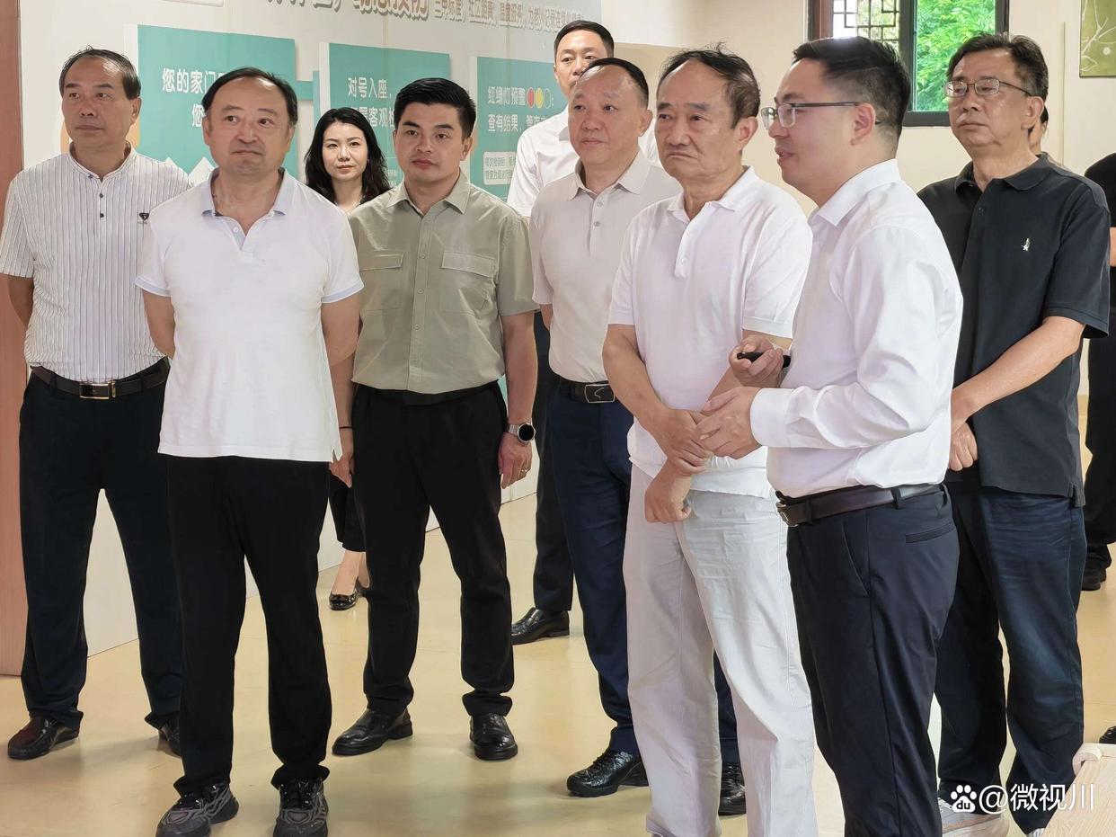 关爱“一老一小” 四川省经济发展促进会一行赴凉山州开展慈善活动(图2) 关爱“一老一小” 四川省经济发展促进会一行赴凉山州开展慈善活动(图2)