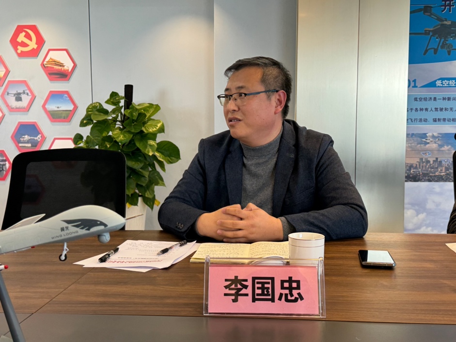 院长邓陕峡一行到访四川省低空经济协会筹备委员会(图4) 成都大学法学院长邓陕峡一行到访四川省低空经济协会筹备委员会(图4)
