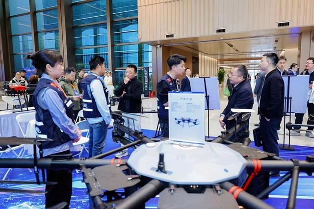 剑指500亿!2025四川低空经济发展大会在成都举行(图2) 剑指500亿!2025四川低空经济发展大会在成都举行(图2)