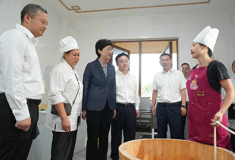 施小琳在德阳市、绵阳市调研时强调 保持战略定力 合力攻坚克难 扎实推动经济向新向优向好发展(图2)