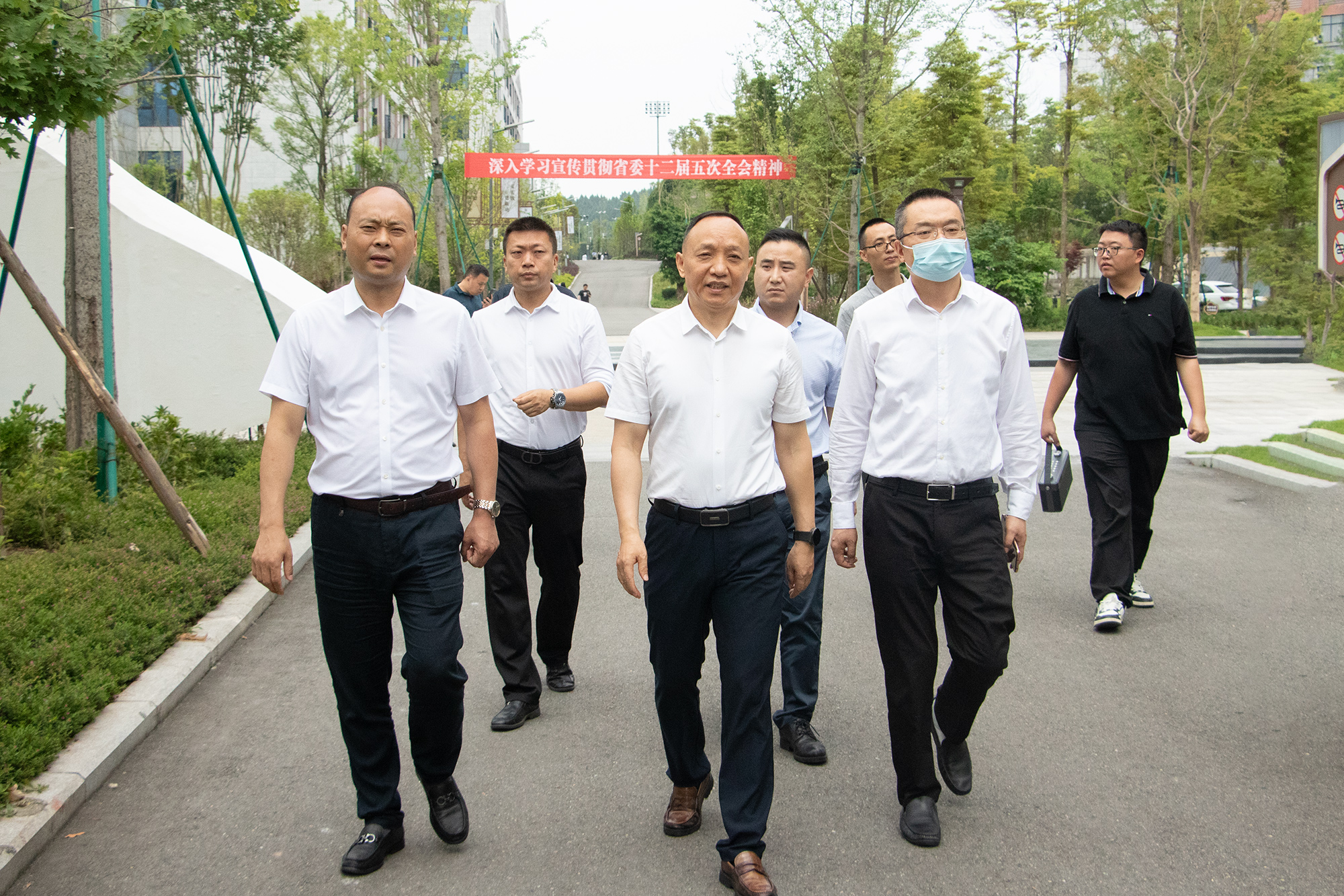 罗友平会长带队赴南充文化旅游职业学院调研 宣讲省委十二届五次全会精神(图1) 罗友平会长带队赴南充文化旅游职业学院调研 宣讲省委十二届五次全会精神(图1)