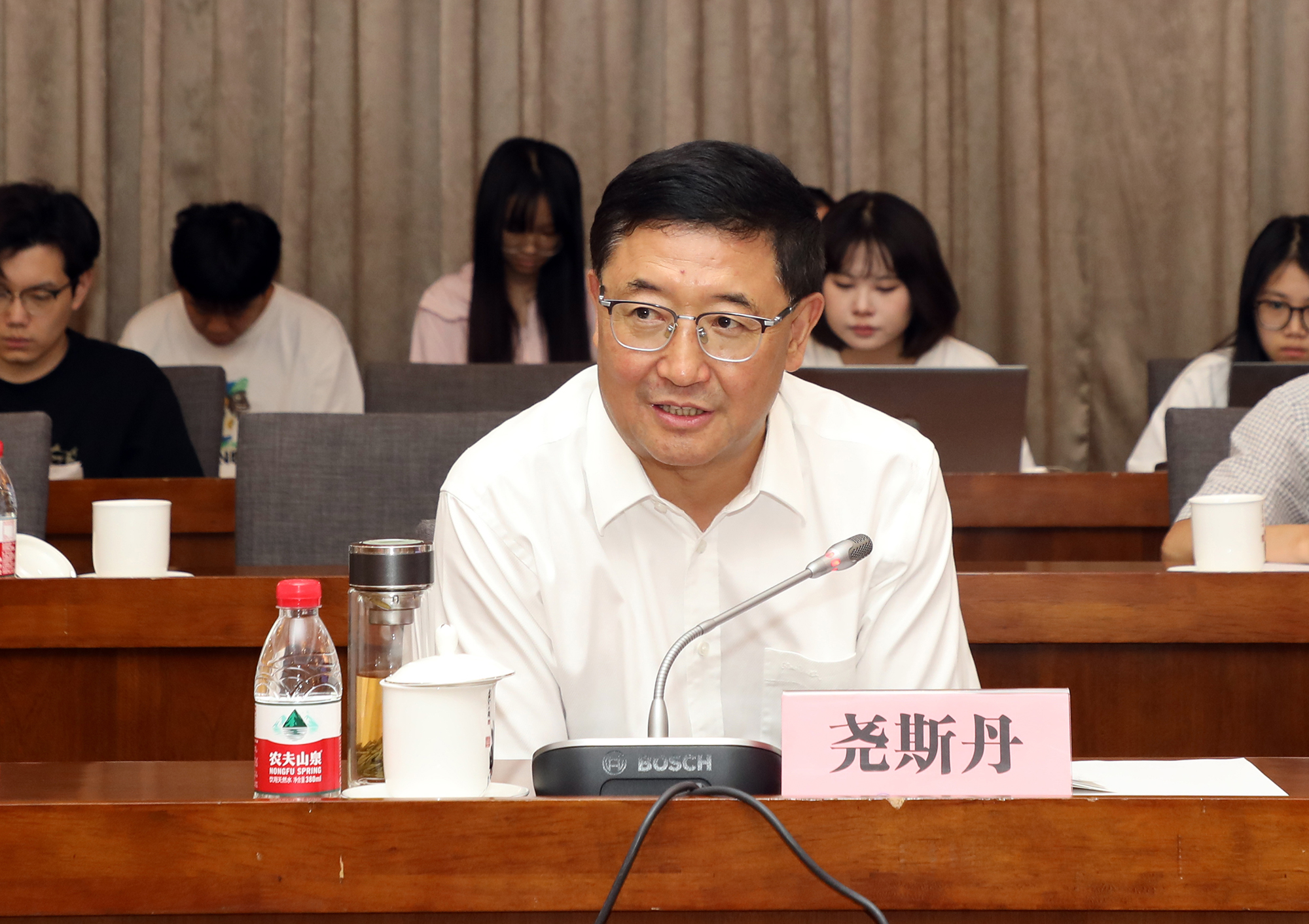 省经济发展促进会联合召开专题协商座谈会 罗友平常委作专题发言(图1) 省经济发展促进会联合召开专题协商座谈会 罗友平常委作专题发言(图1)