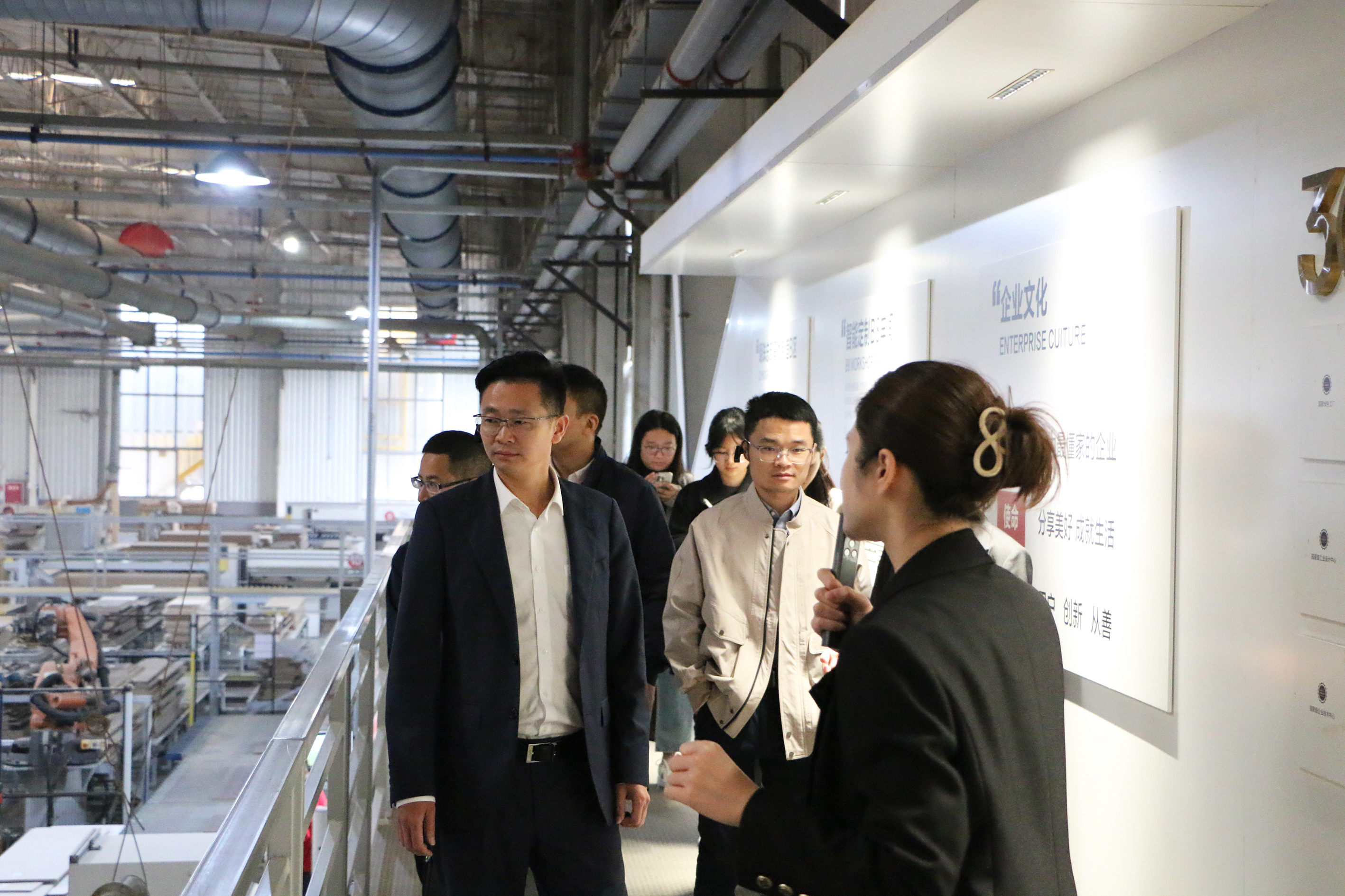 四川省经济发展促进会赴崇州市 实地调研家居工业品和特色农副产品绿色低碳发展(图1) 四川省经济发展促进会赴崇州市 实地调研家居工业品和特色农副产品绿色低碳发展(图1)