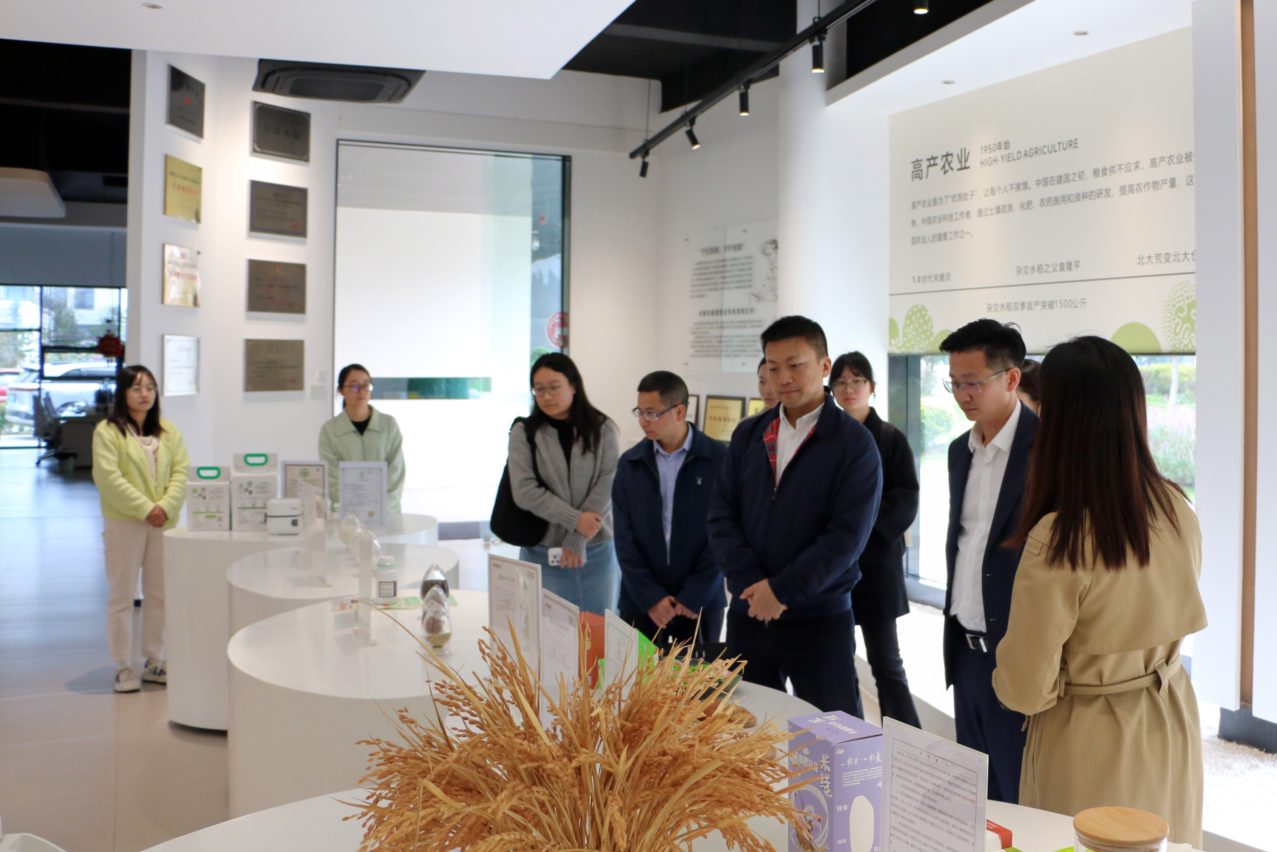 四川省经济发展促进会赴崇州市 实地调研家居工业品和特色农副产品绿色低碳发展(图2) 四川省经济发展促进会赴崇州市 实地调研家居工业品和特色农副产品绿色低碳发展(图2)