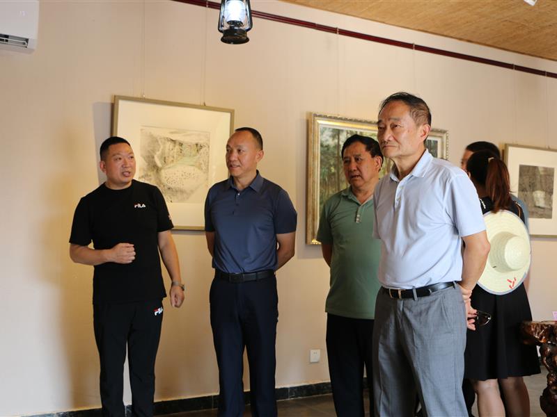 img_5083_800-600 推进“四川现代农业高质量发展”课题组赴剑阁县调研(图4)