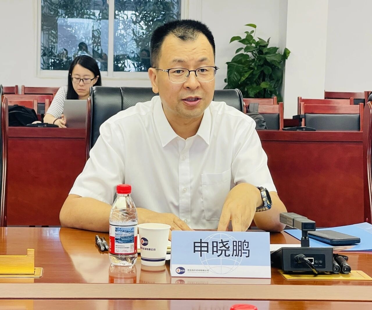 央地智库协同赋能四川高质量发展 四川省经济发展促进会与中咨海外咨询有限公司开展座谈交流并签署战略合作协议(图1) 央地智库协同赋能四川高质量发展 四川省经济发展促进会与中咨海外咨询有限公司开展座谈交流并签署战略合作协议(图1)
