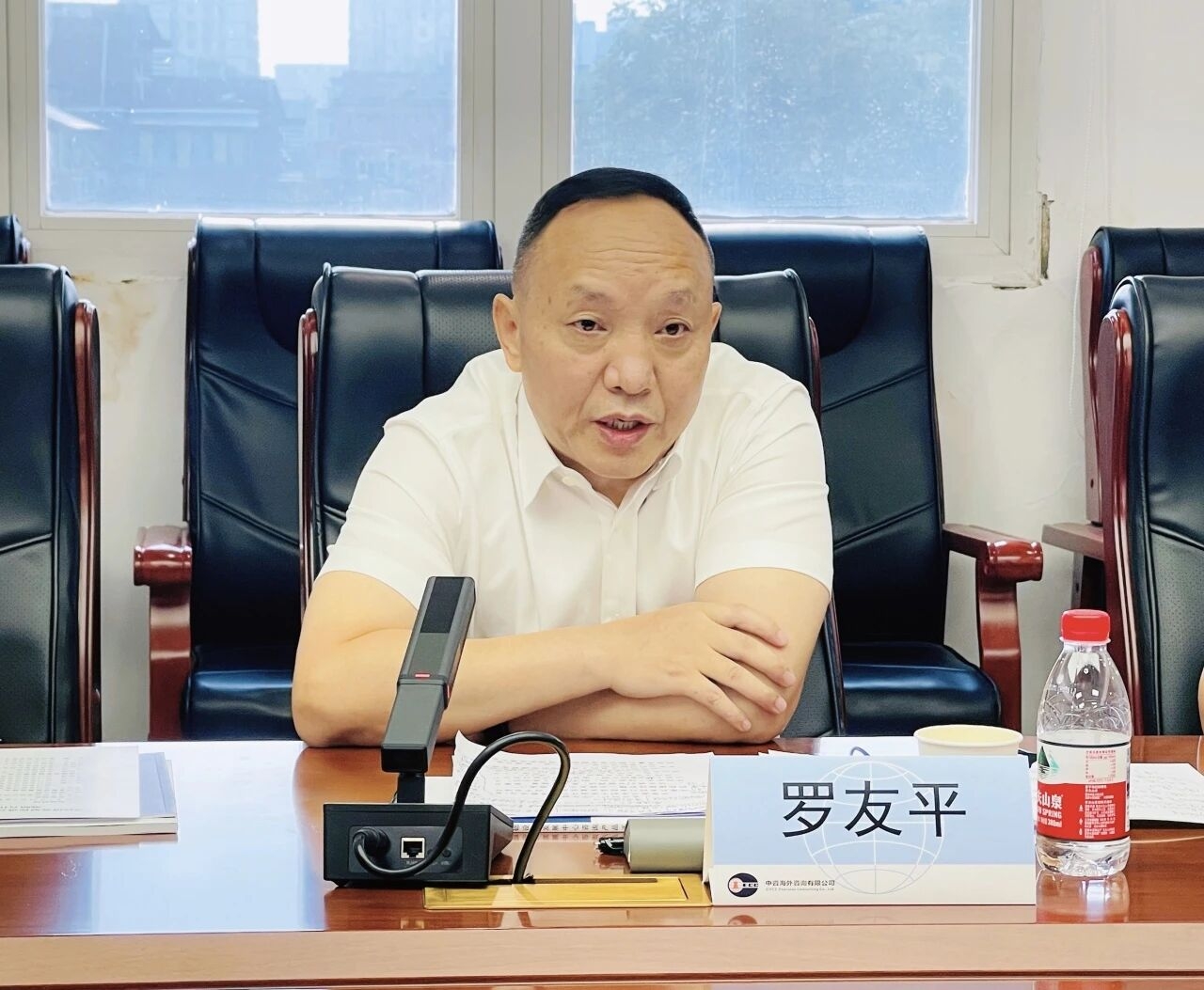央地智库协同赋能四川高质量发展 四川省经济发展促进会与中咨海外咨询有限公司开展座谈交流并签署战略合作协议(图2) 央地智库协同赋能四川高质量发展 四川省经济发展促进会与中咨海外咨询有限公司开展座谈交流并签署战略合作协议(图2)