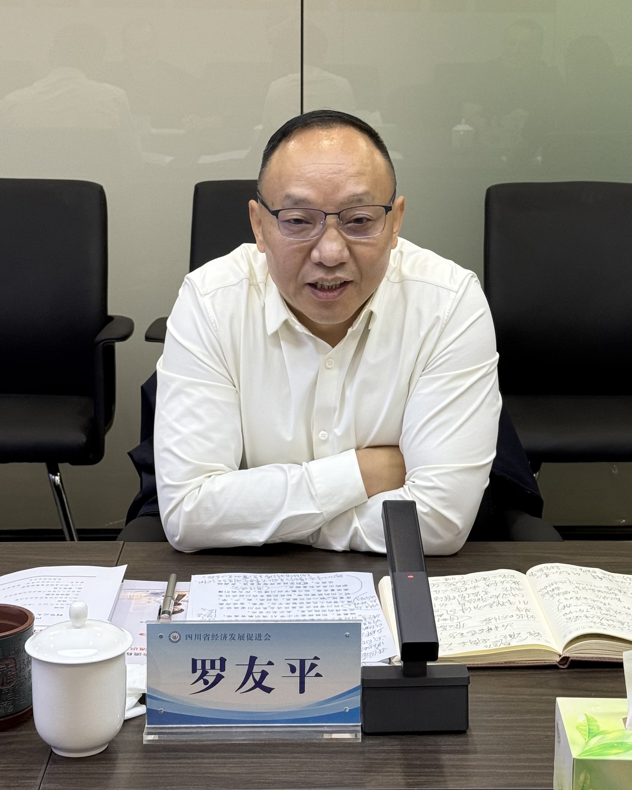 四川省经济发展促进会与阿里云召开人工智能产教合作交流座谈会(图2) 四川省经济发展促进会与阿里云召开人工智能产教合作交流座谈会(图2)