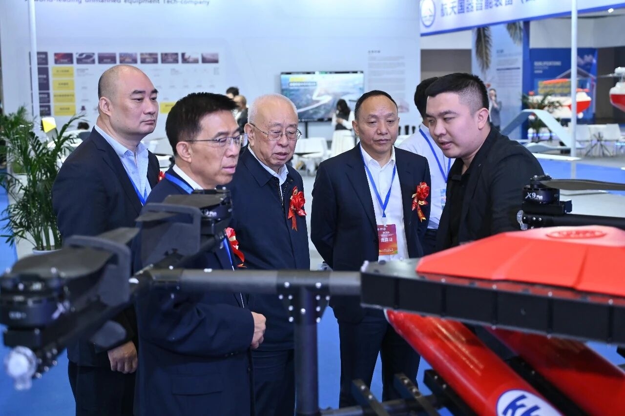 罗友平会长出席“2026第二届航空装备暨无人系统应急应用创新展览会”“2026中西部灾害防御救援大会”开幕式并致辞(图3) 罗友平会长出席“2026第二届航空装备暨无人系统应急应用创新展览会”“2026中西部灾害防御救援大会”开幕式并致辞(图3)