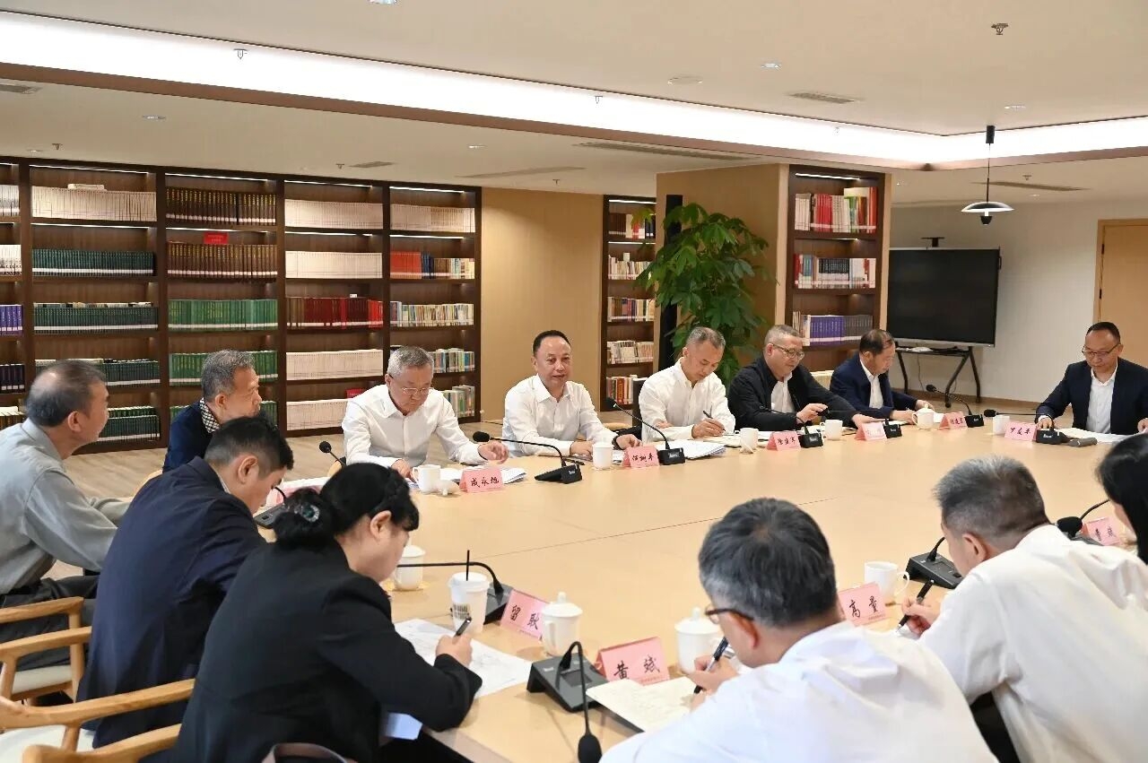 省政协召开重点关切问题情况通报会 罗友平会长作交流发言